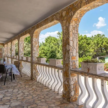 With A Parking Space - 21556 * Vir